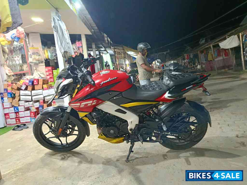 Brunt Read Bajaj Pulsar NS 200 BS6