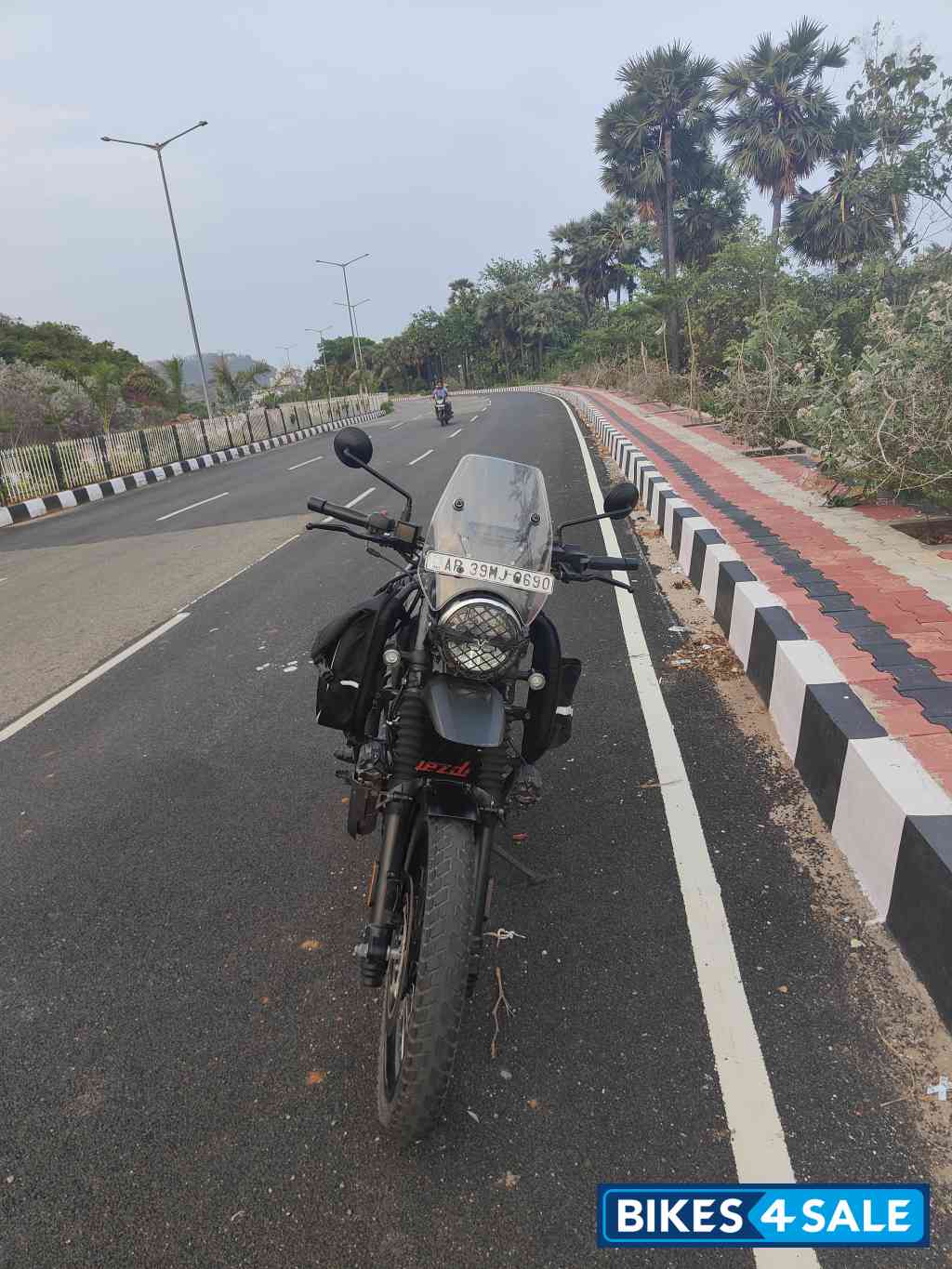 Yezdi Adventure Matte