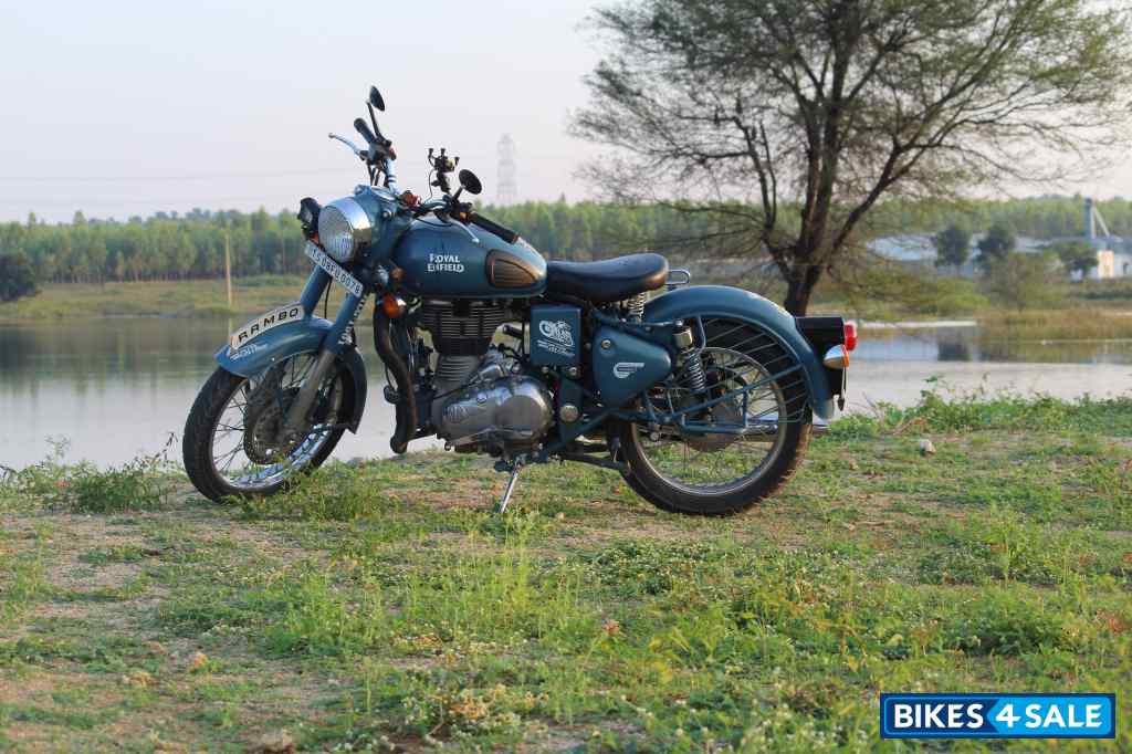 Blue Royal Enfield Classic Squadron Blue