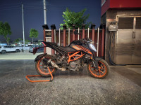 Phantom Black KTM Duke 250
