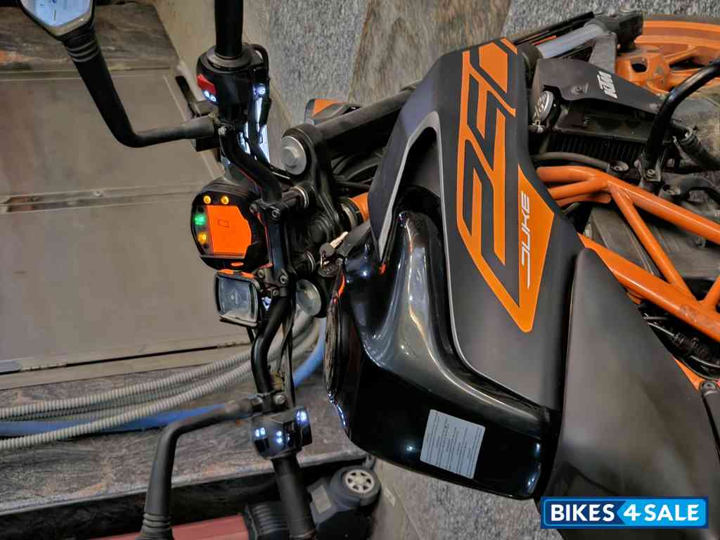 Phantom Black KTM Duke 250