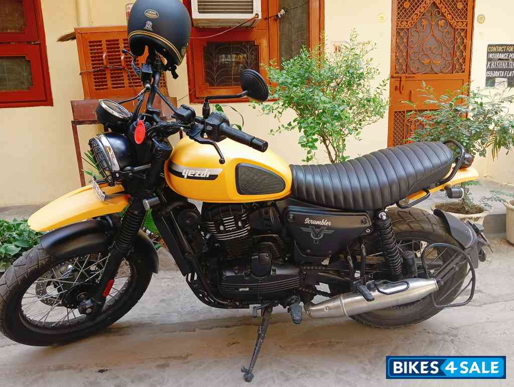 Yellow Yezdi Scrambler Single Tone