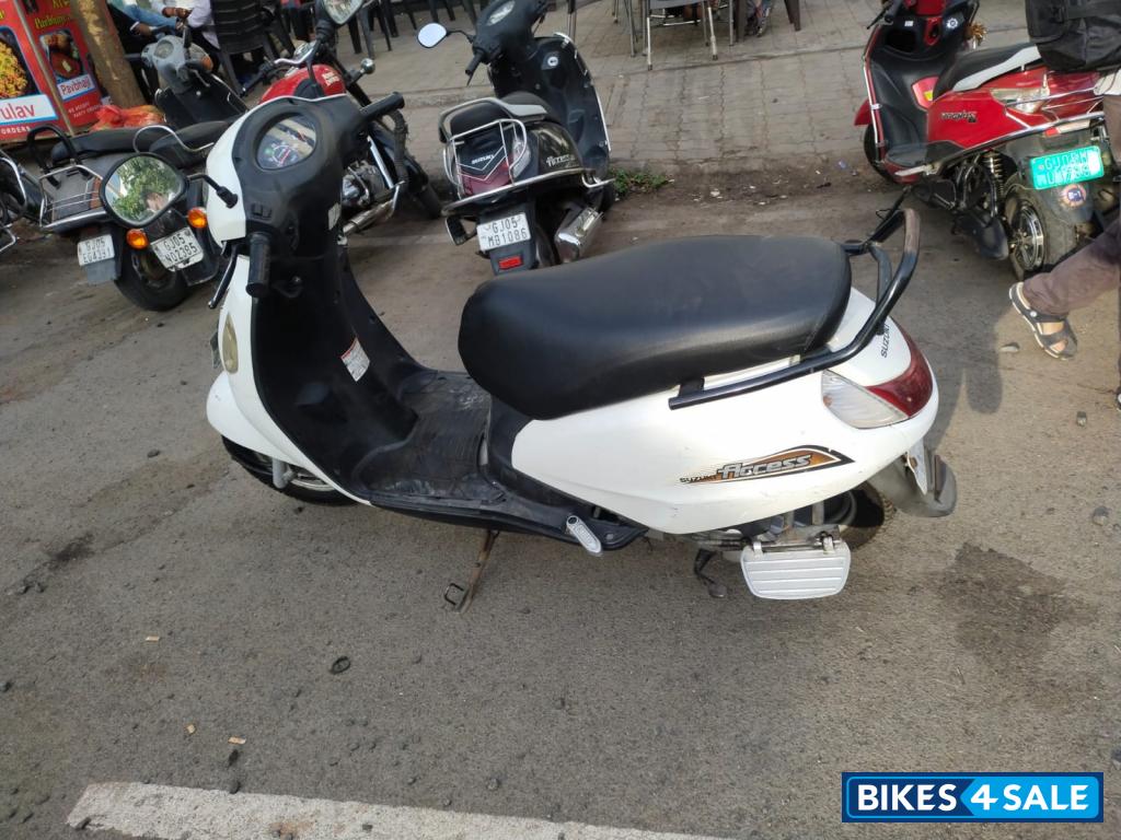 White Suzuki Access 125