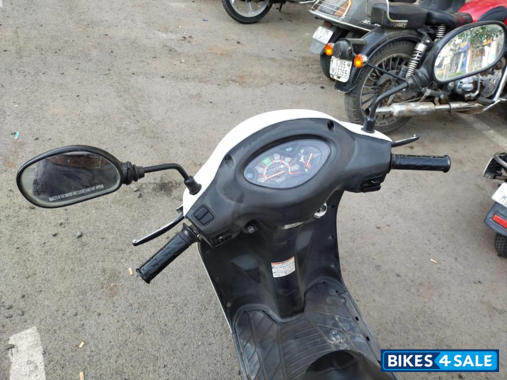 White Suzuki Access 125