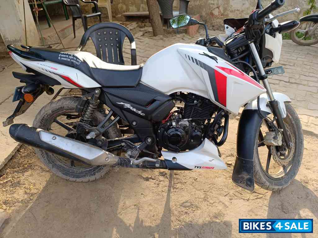 White TVS Apache RTR 160 4V BS6