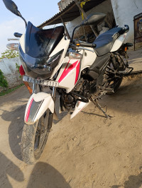 White TVS Apache RTR 160 4V BS6