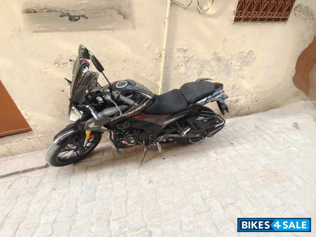 Black Honda Hornet 2.0