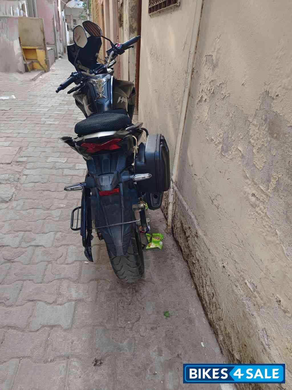 Black Honda Hornet 2.0