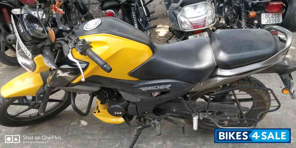Yellow TVS Raider Split Seat
