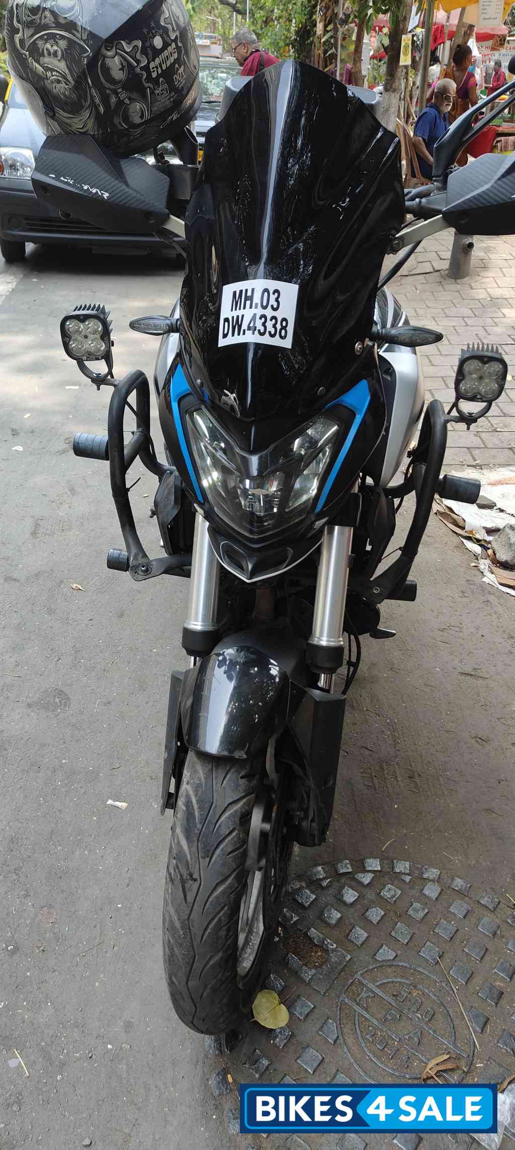 Black Silver Bajaj Dominar 250