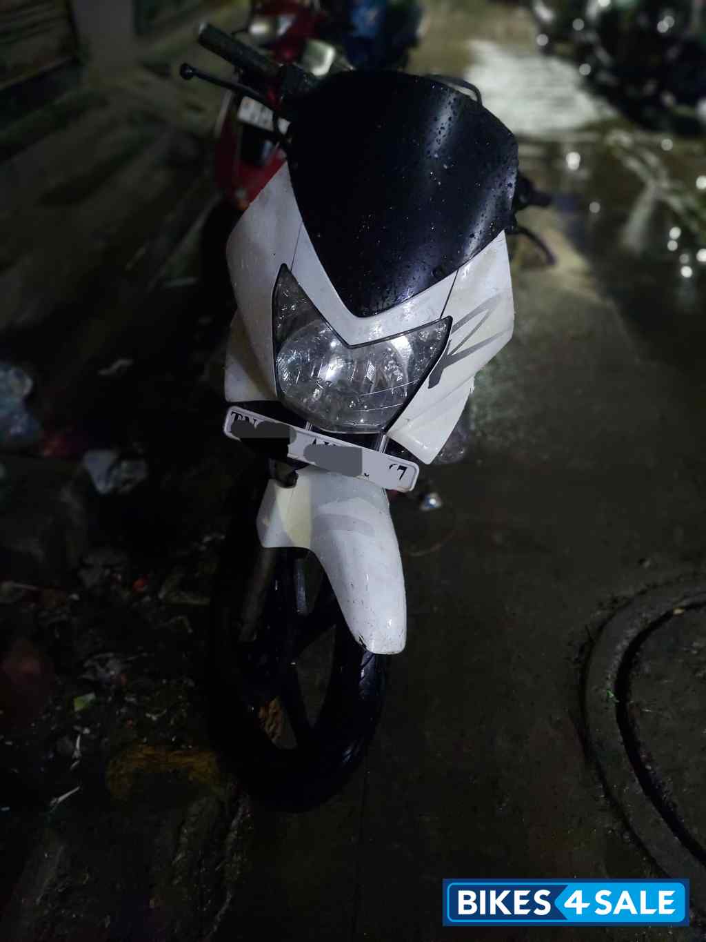 White Hero Karizma R