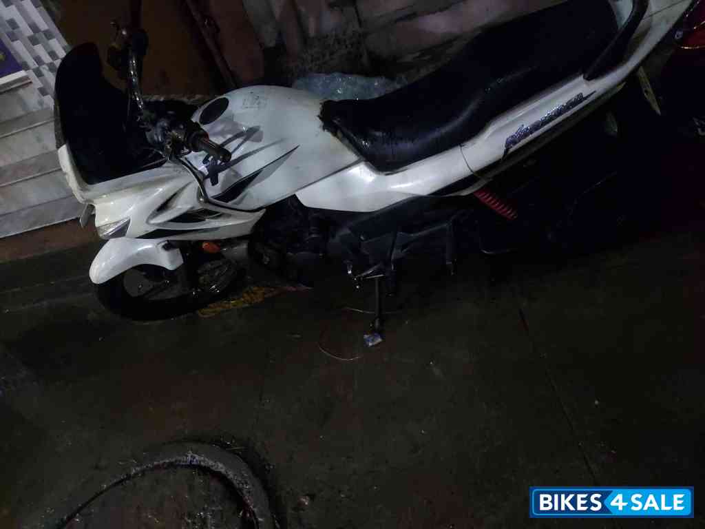 White Hero Karizma R