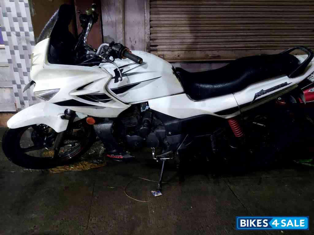 White Hero Karizma R