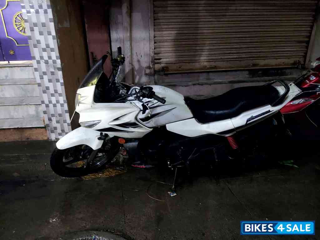 White Hero Karizma R