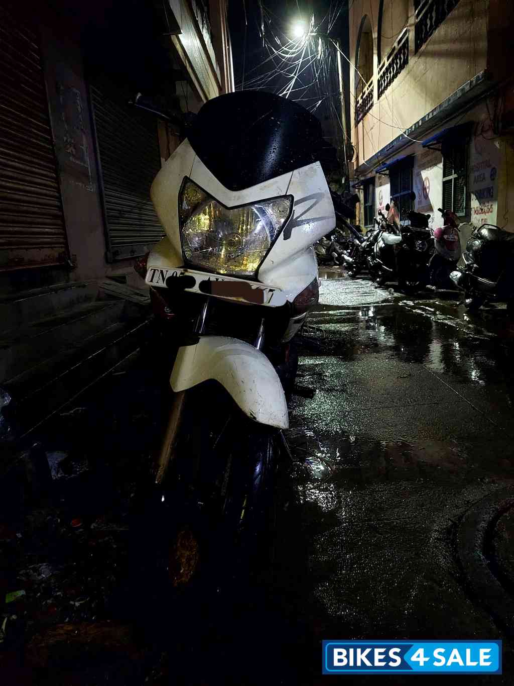 White Hero Karizma R