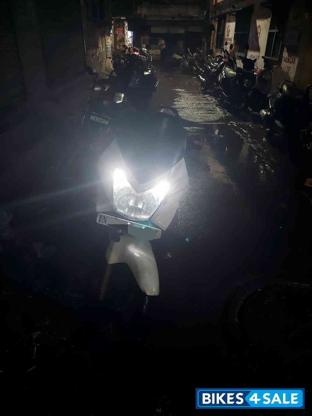 White Hero Karizma R