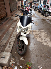 White Hero Karizma R