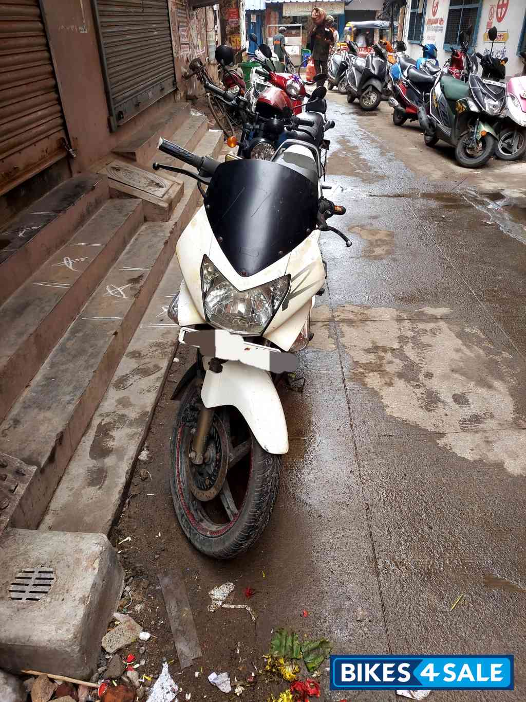 White Hero Karizma R