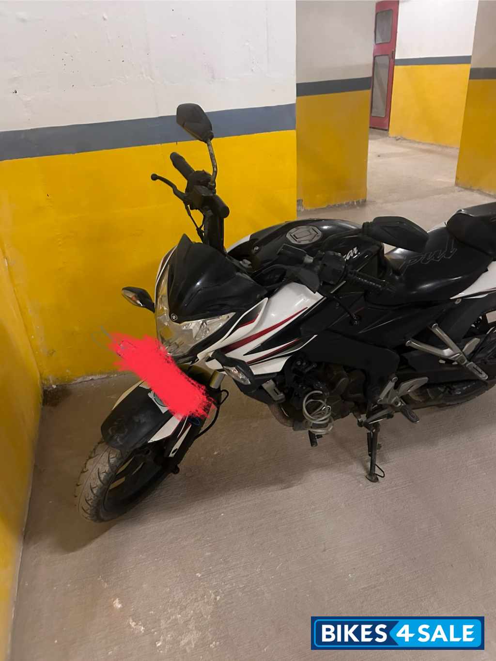 Black And White Bajaj Pulsar NS200