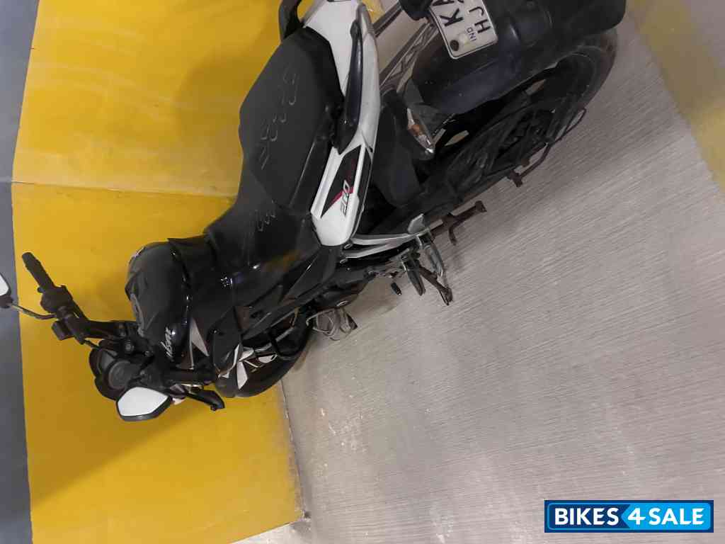 Black And White Bajaj Pulsar NS200