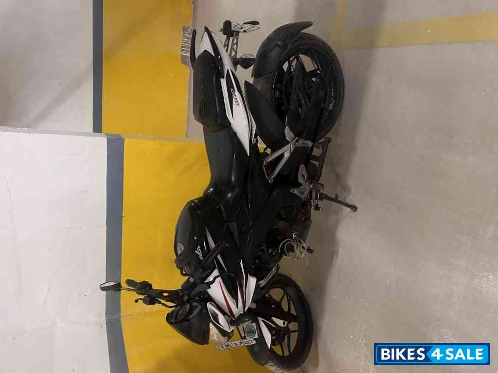 Black And White Bajaj Pulsar NS200