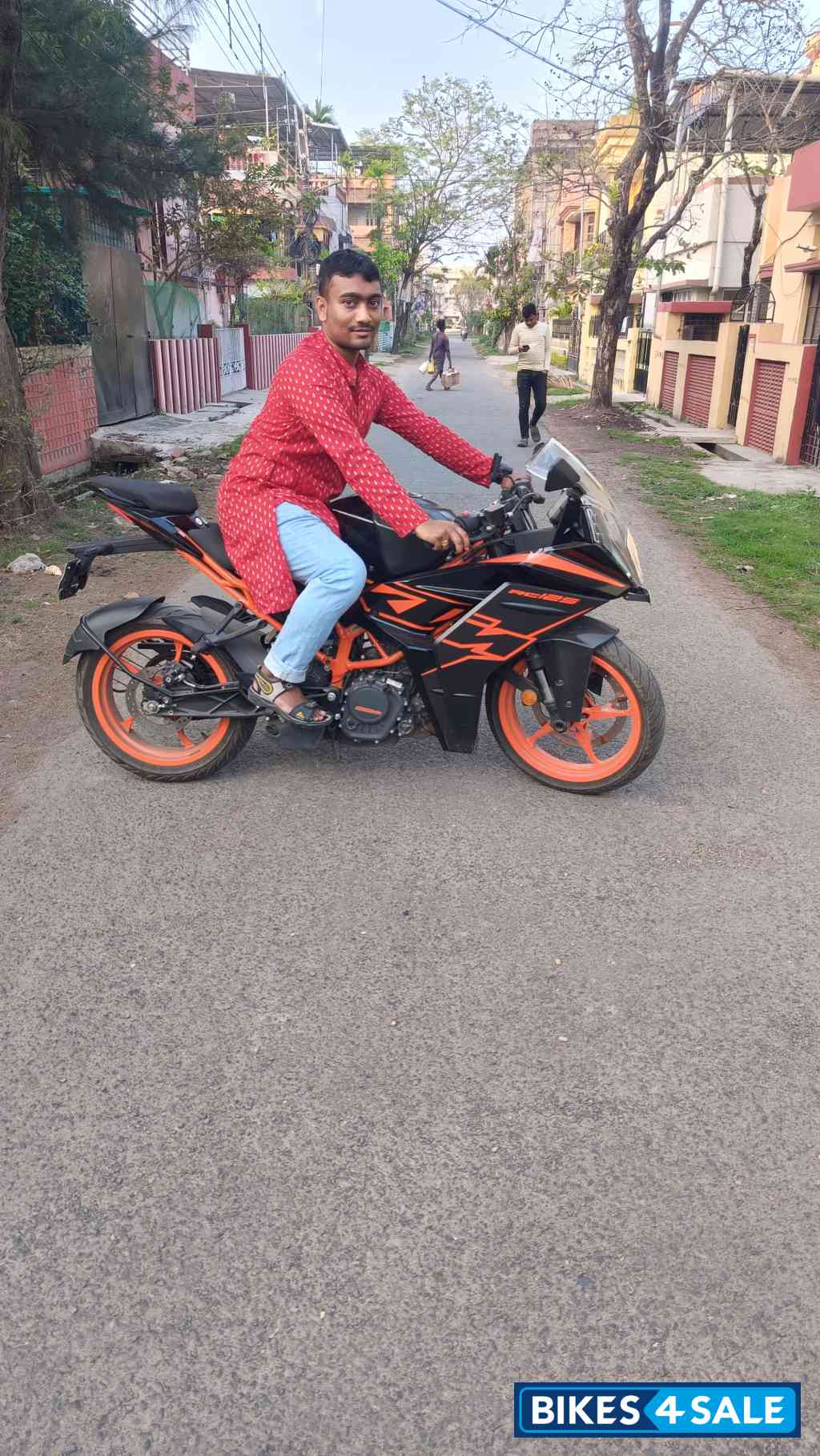Black & Orange KTM RC 125 2022