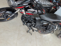 Bajaj Pulsar 125 Carbon Fibre Disc Single Seat 2023 Model