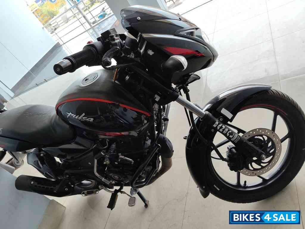 Black Bajaj Pulsar 125 Carbon Fibre Disc Single Seat