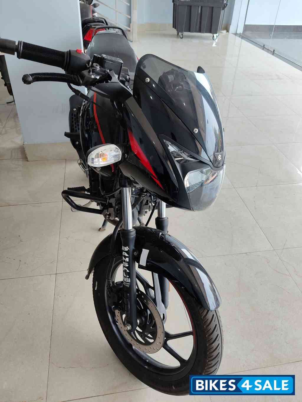 Black Bajaj Pulsar 125 Carbon Fibre Disc Single Seat