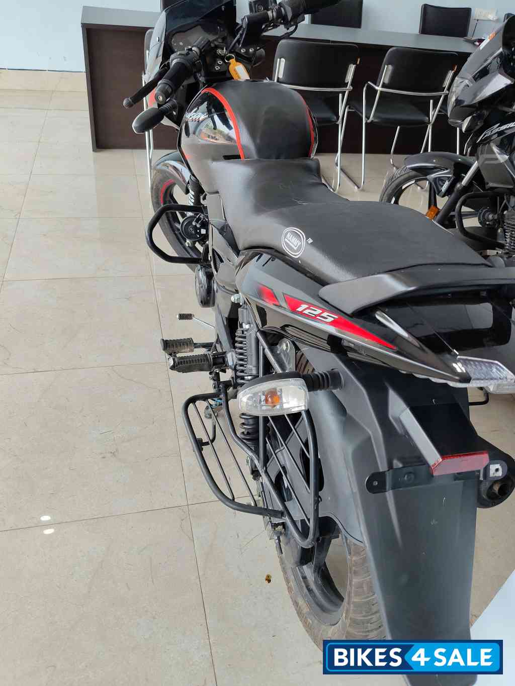 Black Bajaj Pulsar 125 Carbon Fibre Disc Single Seat