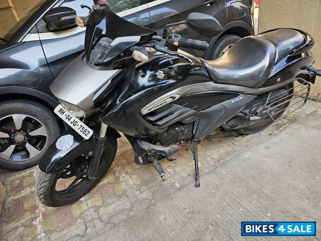 Black Suzuki Intruder 150
