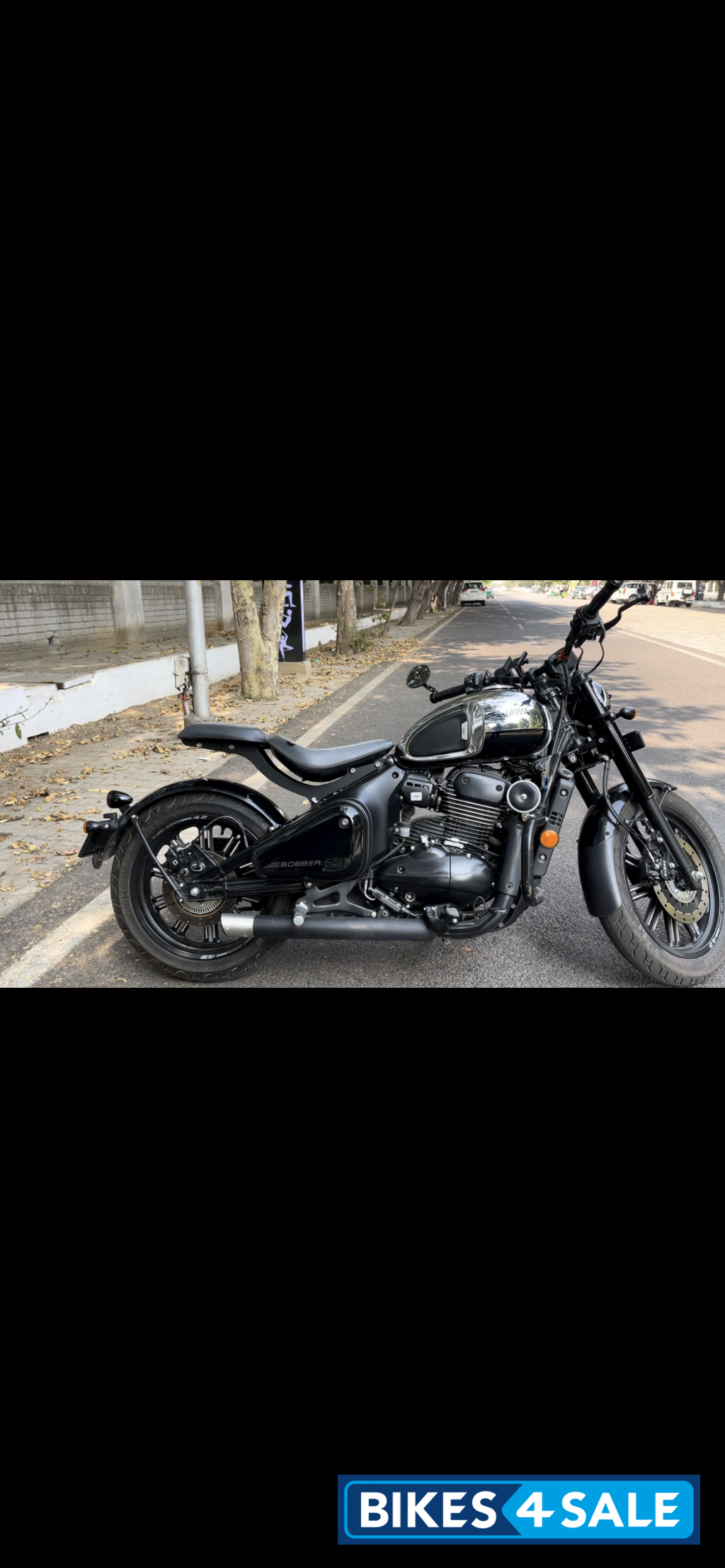 Jawa 42 Bobber Black Mirror