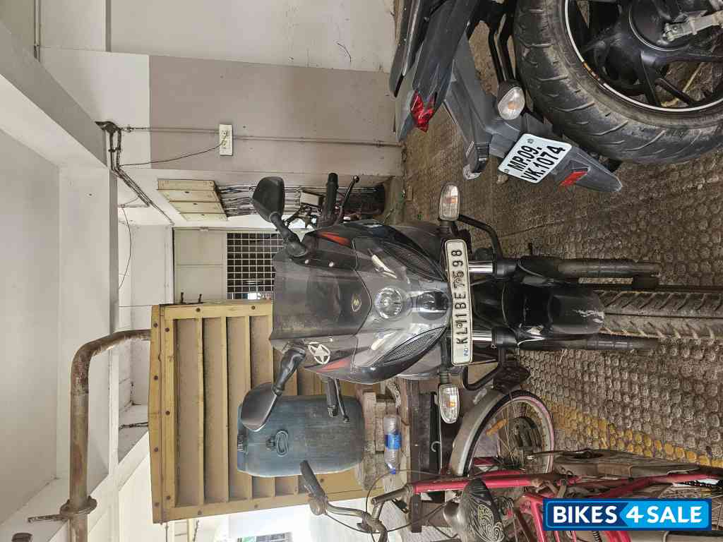 Bajaj Pulsar 220F