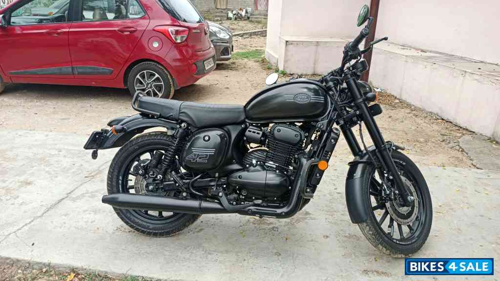 Black Jawa forty two BS6
