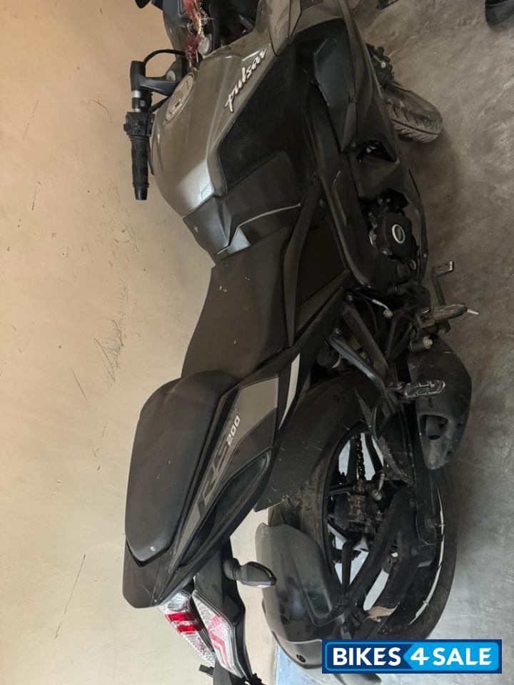 Bajaj Pulsar RS 200 ABS