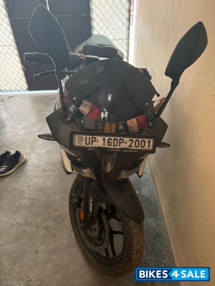 Bajaj Pulsar RS 200 ABS