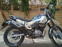 White Hero Xpulse 200 4V 2023 Edition