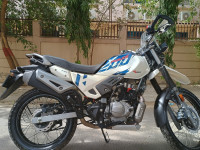 White Hero Xpulse 200 4V 2023 Edition