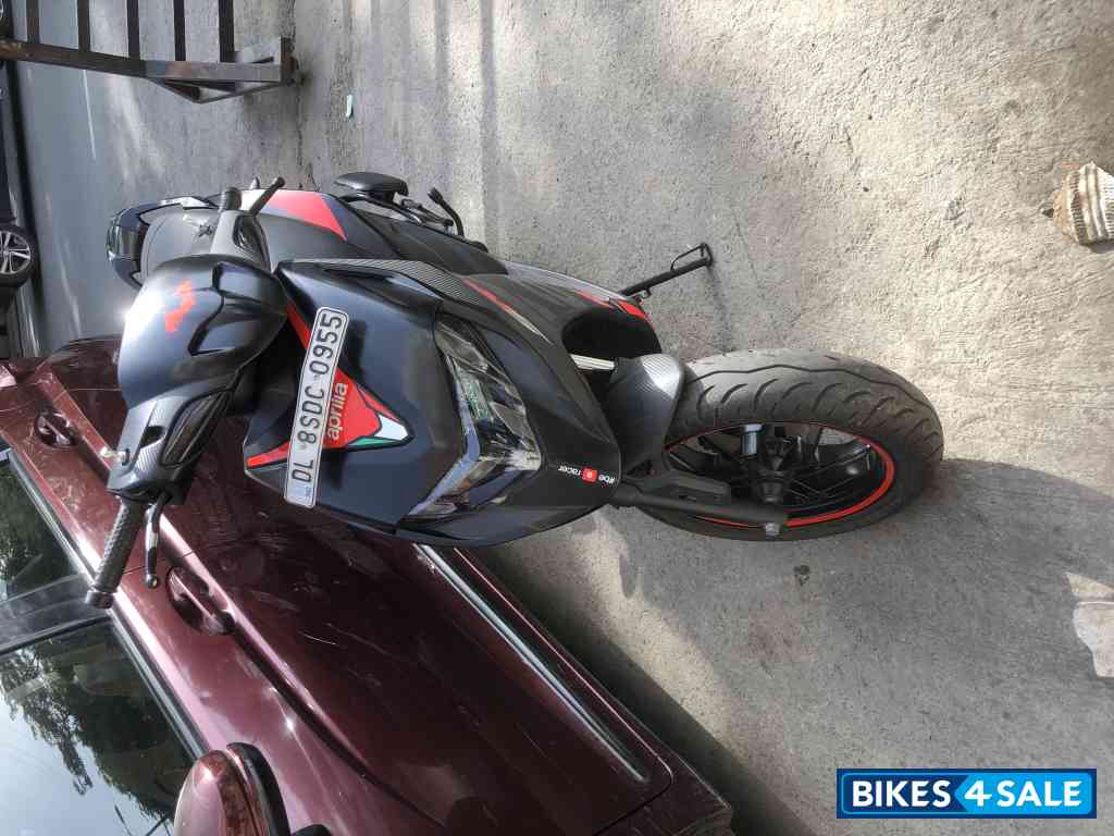 Matt Black Aprilia SR 160 Carbon ABS