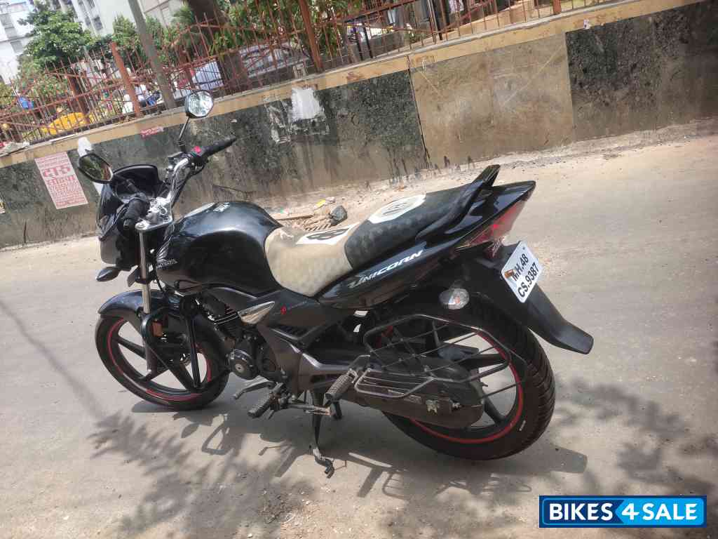 Black Honda Unicorn 160 BS6