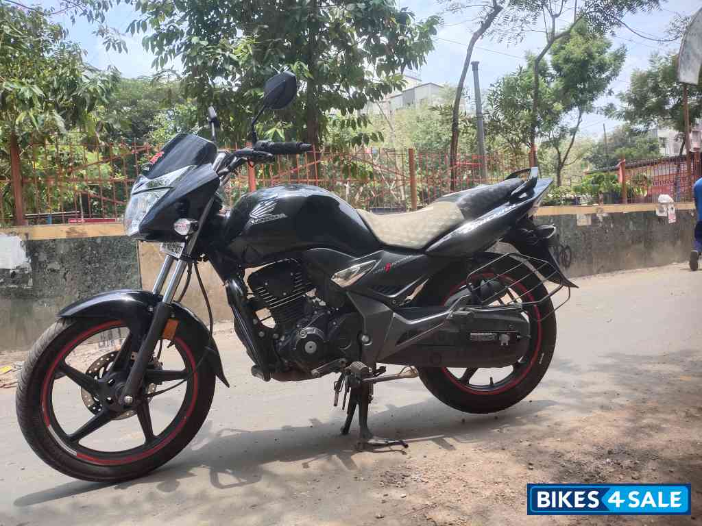 Black Honda Unicorn 160 BS6