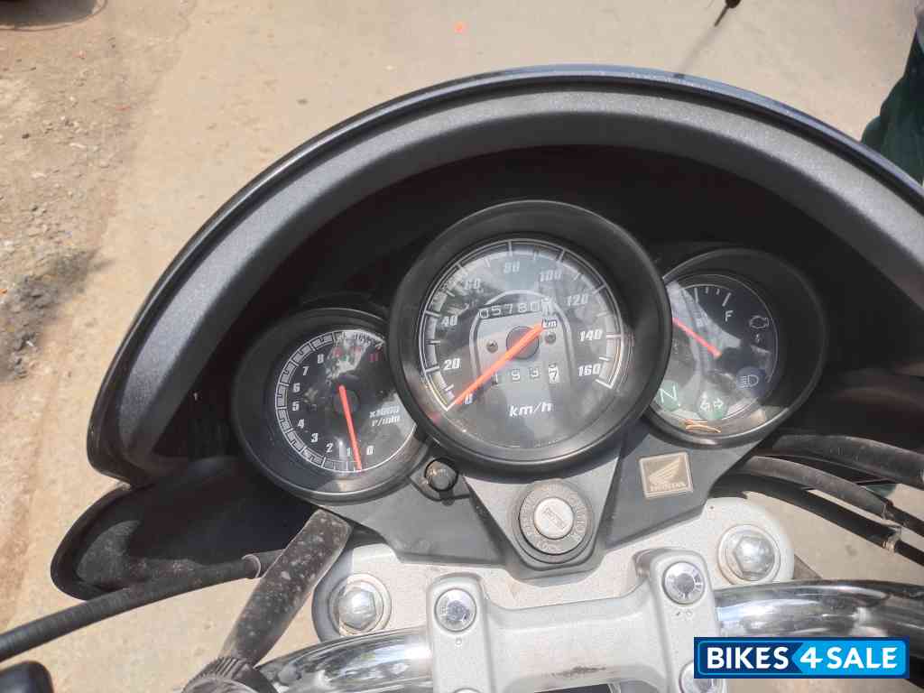 Black Honda Unicorn 160 BS6