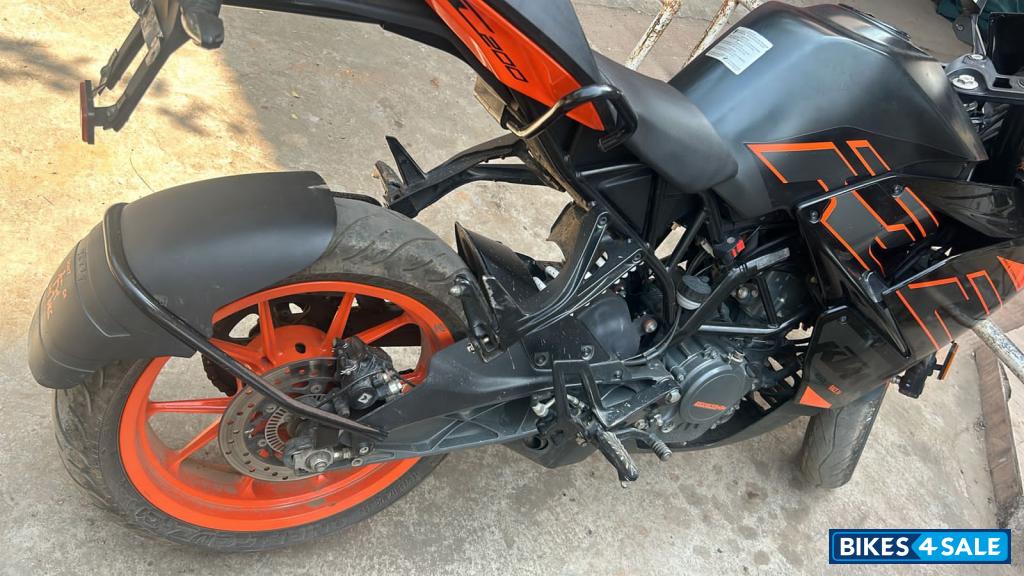 Gl Black KTM RC 200 2020