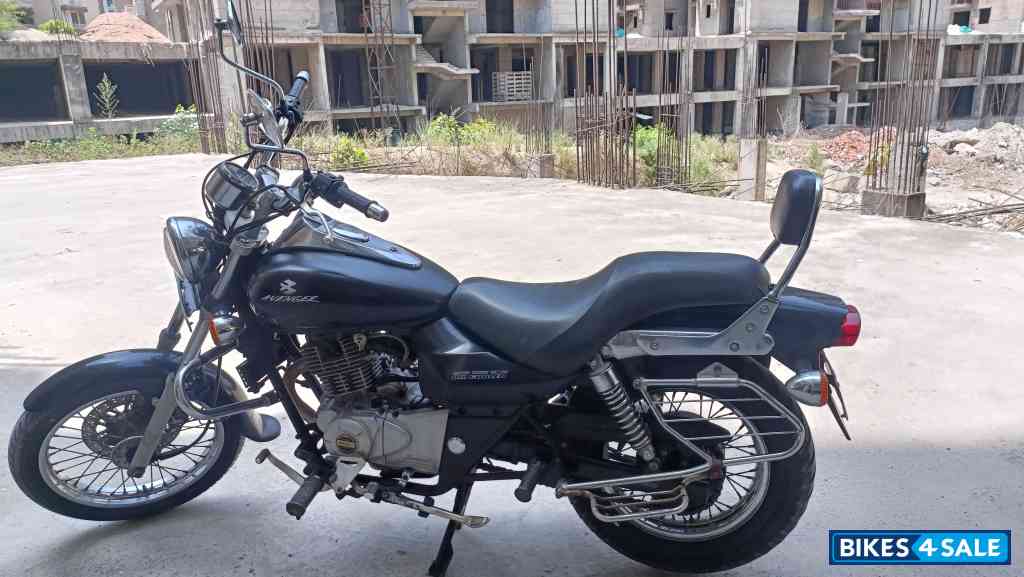 Bajaj Avenger 220 DTS-i