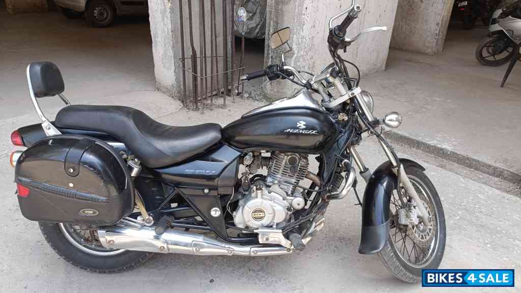 Bajaj Avenger 220 DTS-i