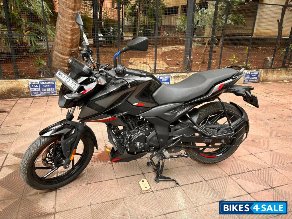 Black Bajaj Pulsar N150