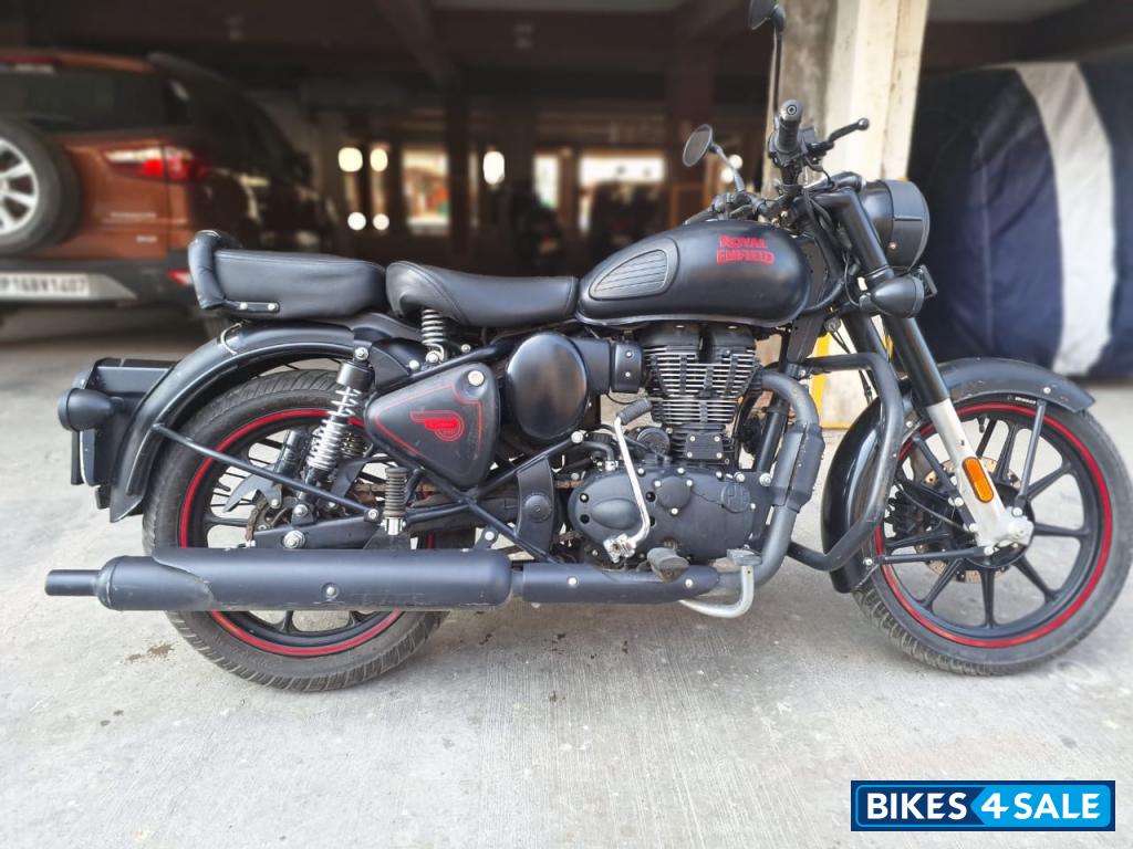 Royal Enfield Classic Stealth Black