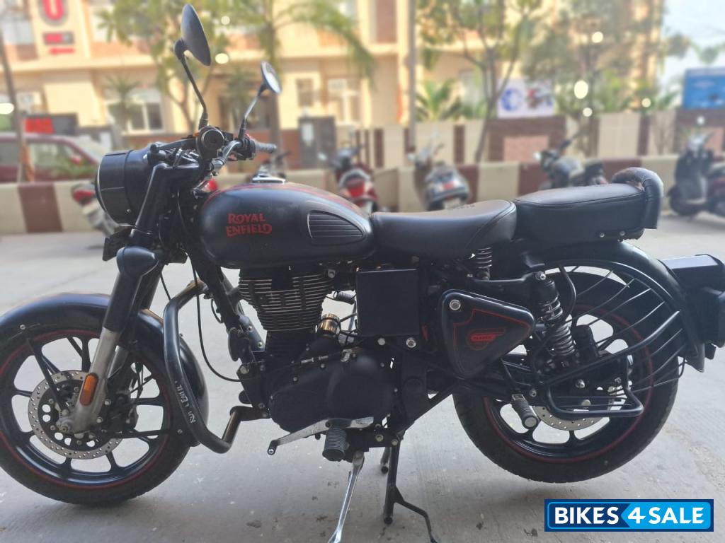 Royal Enfield Classic Stealth Black