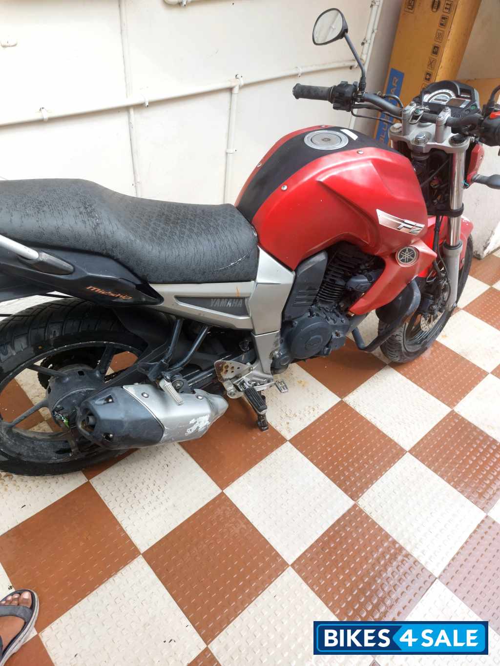 Red And Black Yamaha FZ16