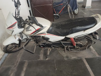 White Honda Shine 125 Disc